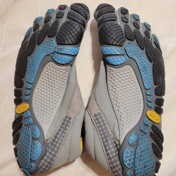 Vibram 5 fingers shoes - Picture 2 of 3